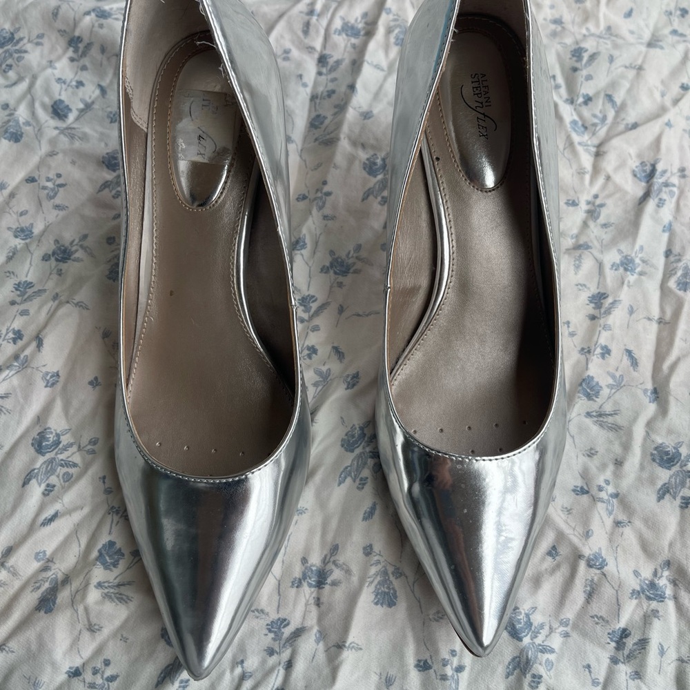 Alfani “Step N Flex” Silver Pointed Pumps | US 9